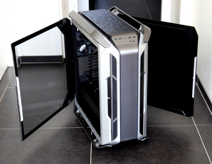 Cooler Master Cosmos C700M-cadre-panneaux-text