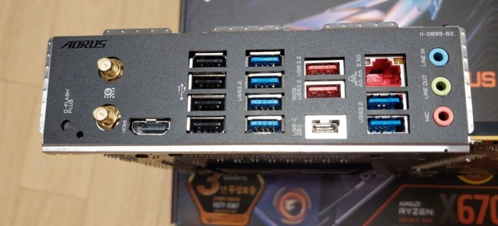4 meilleures cartes mères pour Ryzen 5 7600X-Gigabyte X670 AORUS Elite AX